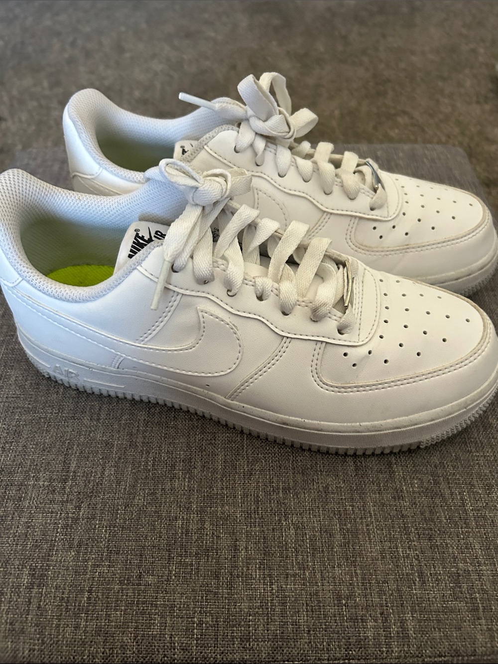 Nike Men’s White Low-Top Leather Sneakers - Picture 2 of 3
